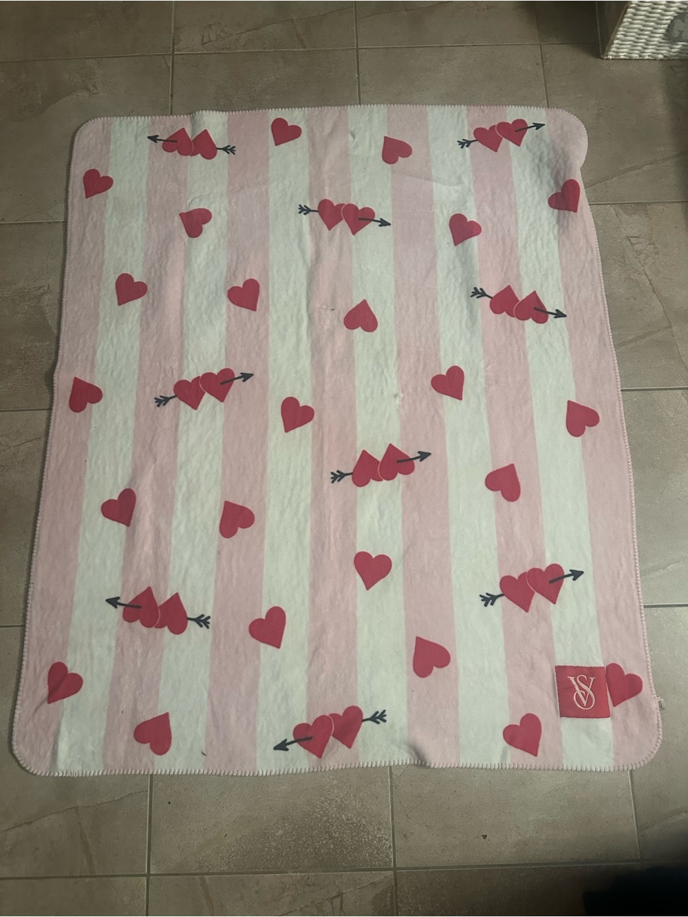 Victoria's Secret Love VALENTINE BLANKET Cozy Fleece Throw Hearts Soft